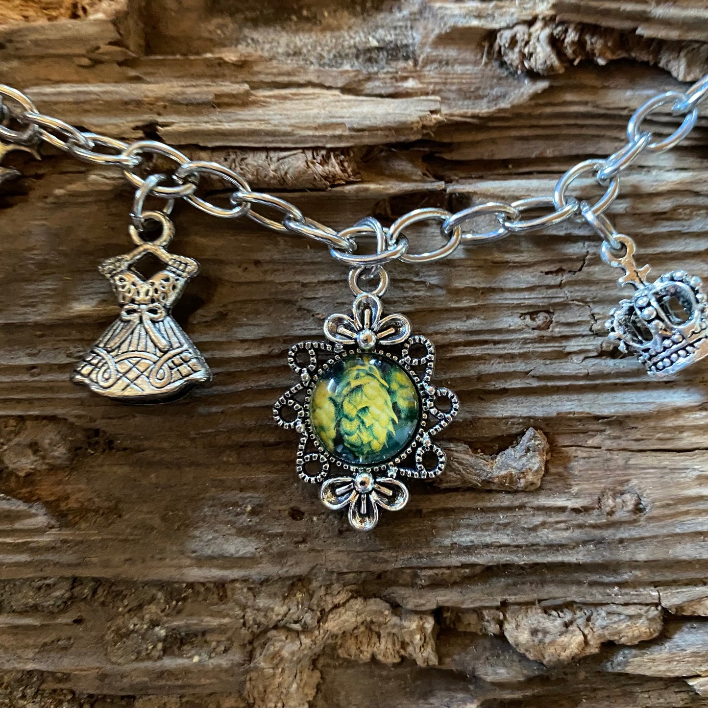 Armband mit Hopfenmotiv