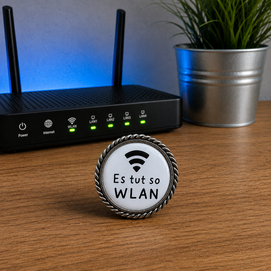 Pin mit Funkzeichen und der Aufschrift Es tut so WLAN, vor einem Router
