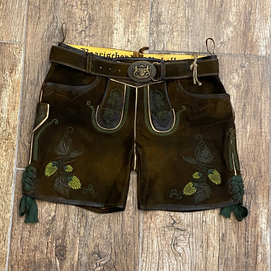 Damen Lederhose Hopfen Boarischer Rebell mit grünen Bänder längeres Modell