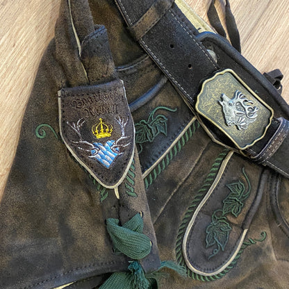 Damen Lederhose Hopfen Boarischer Rebell mit grünen Bänder Gr.32